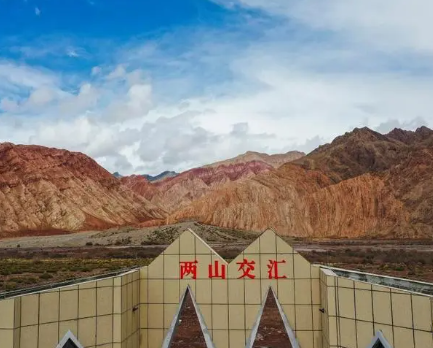天山昆仑山交汇处